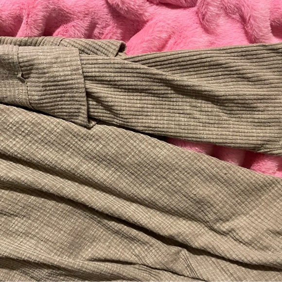 Floral Embroidered Ribbed Top - Picture 3 of 4